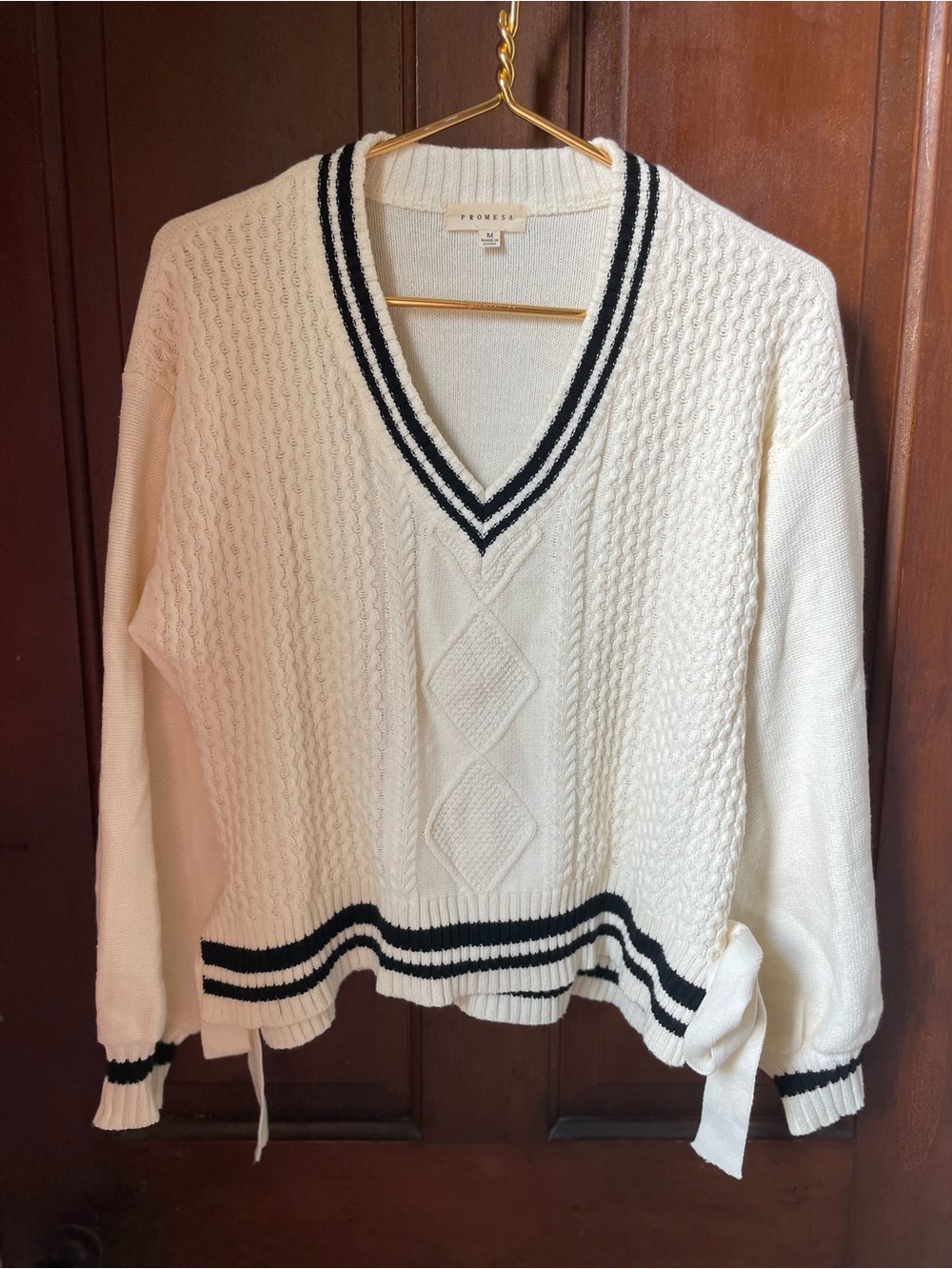 Promesa women's medium long sleeve white with black v neck sweater